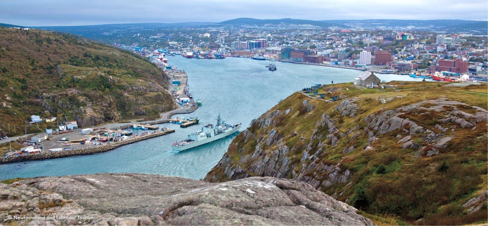 カナダ最東端の島で出会う氷河が創った彩り豊かな世界 | Destination