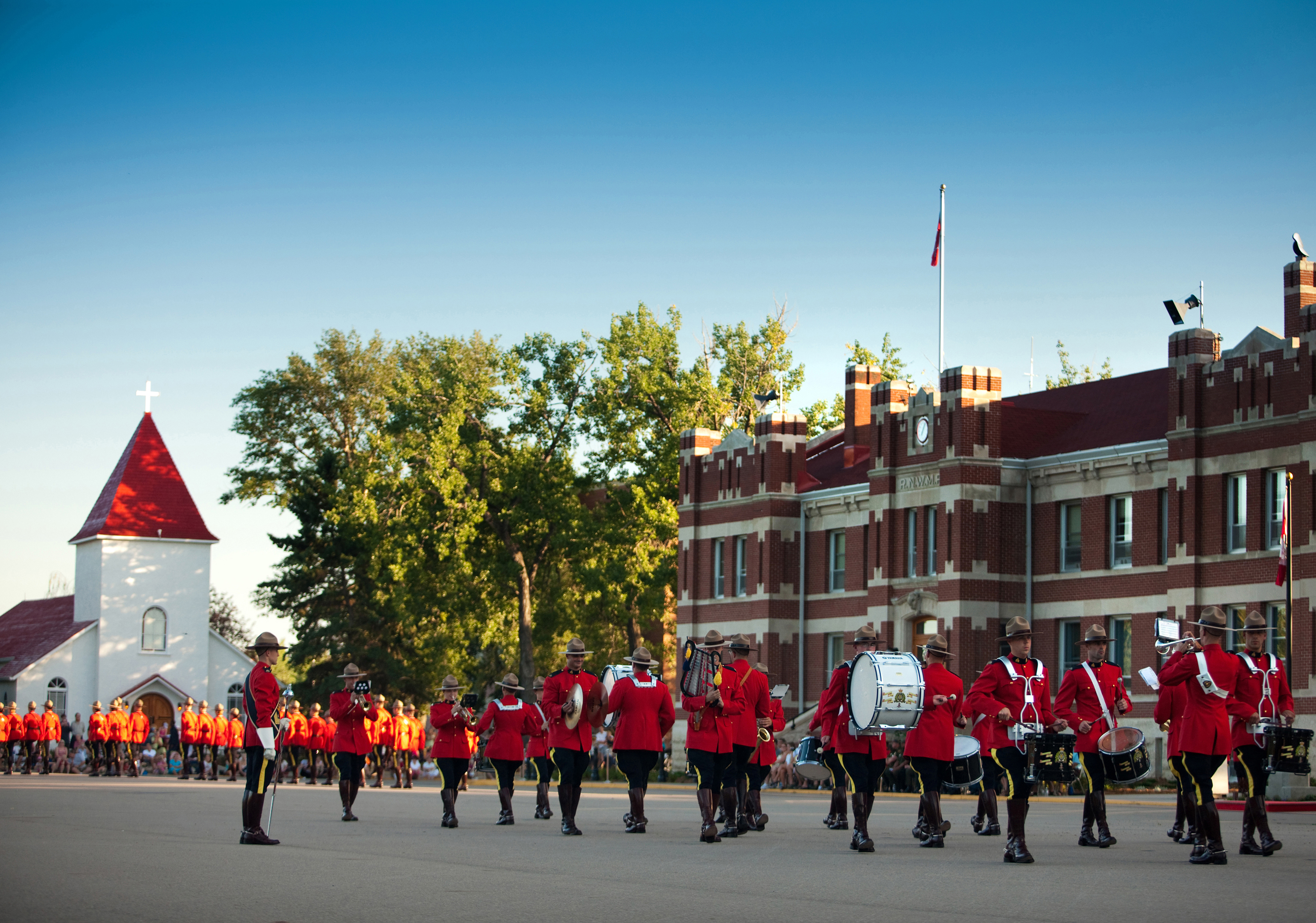 王立カナダ騎馬警察隊（RCMP）が150周年 | Destination Canada